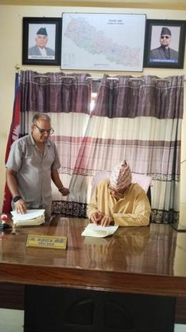 मा. प्रदेश प्रमुख यज्ञराज जोशीज्यूबाट विधेयक प्रमाणीकरण गर्दै 